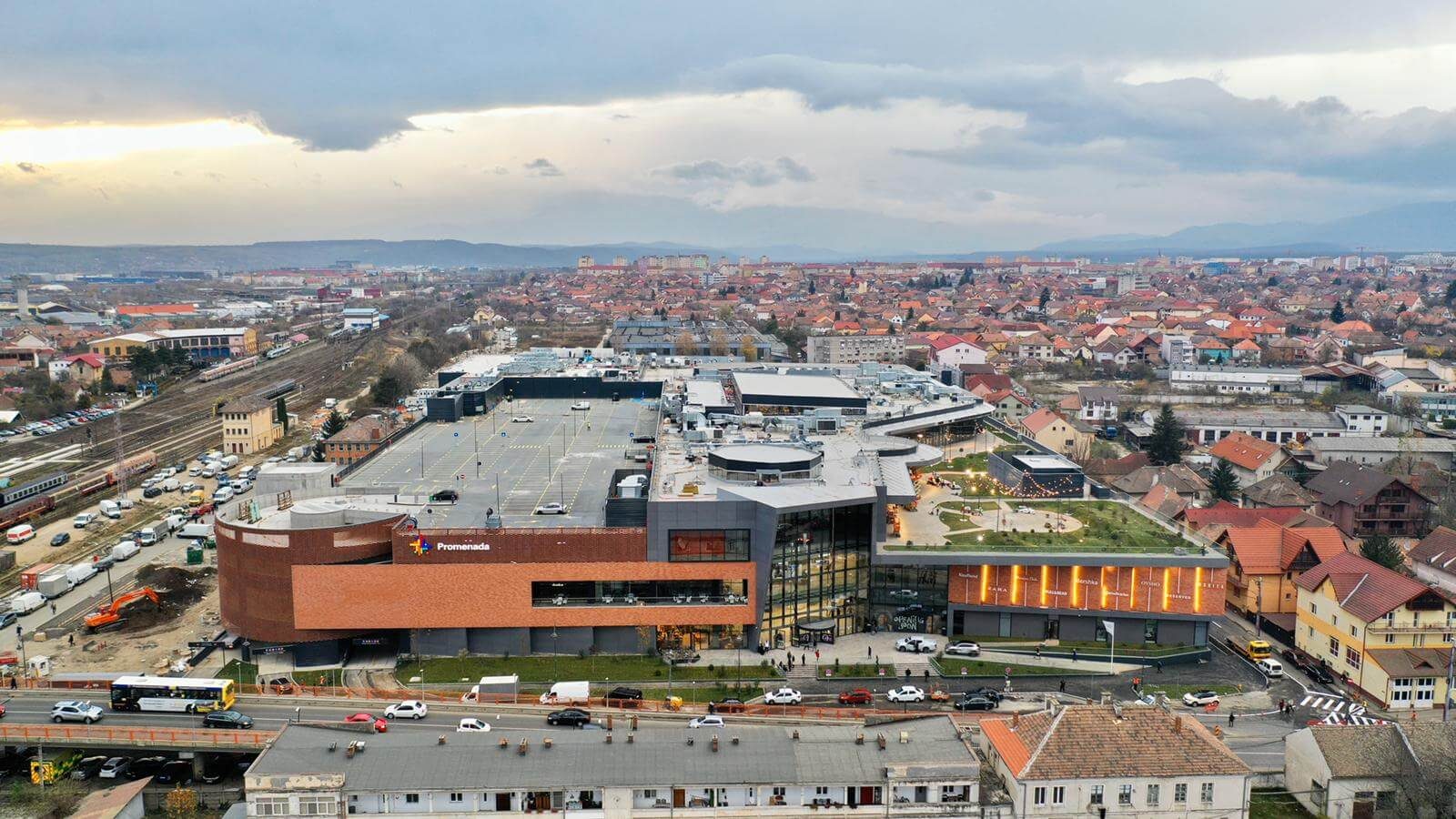 Vedere aeriană a mall-ului Promenada Sibiu